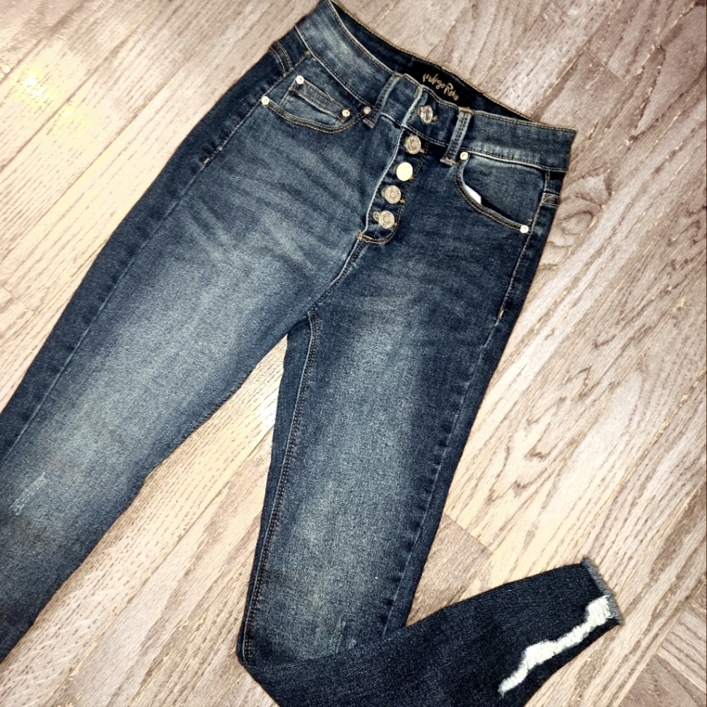Juniors Skinny jeans with fringed bottoms. - Picture 2 of 3